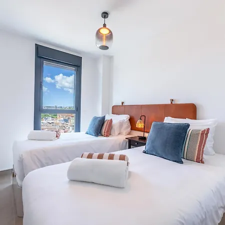 Pass The Keys Entire Luxurious 3 Bedroom Penthouse פואנגירולה