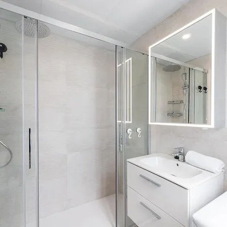 Pass The Keys Entire Luxurious 3 Bedroom Penthouse * פואנגירולה