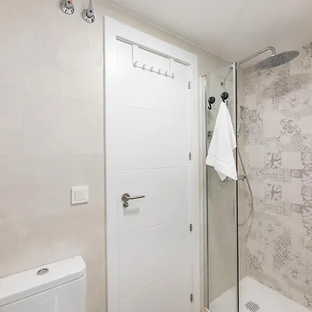 Pass The Keys Entire Luxurious 3 Bedroom Penthouse פואנגירולה