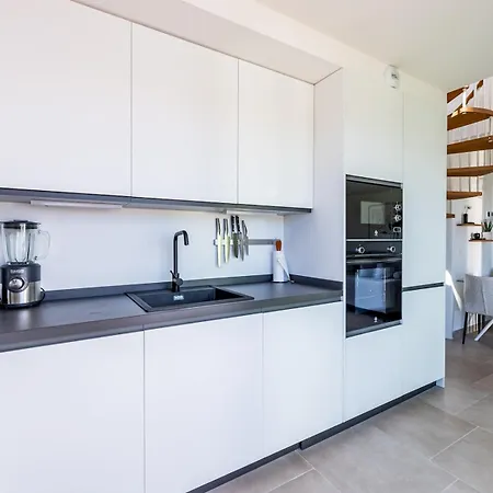 Pass The Keys Entire Luxurious 3 Bedroom Penthouse פואנגירולה