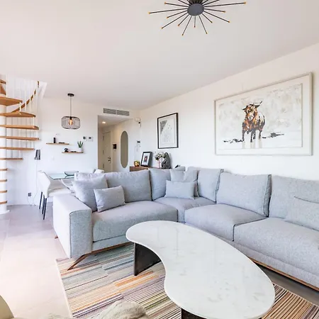 Pass The Keys Entire Luxurious 3 Bedroom Penthouse * פואנגירולה