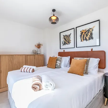 Pass The Keys Entire Luxurious 3 Bedroom Penthouse * פואנגירולה