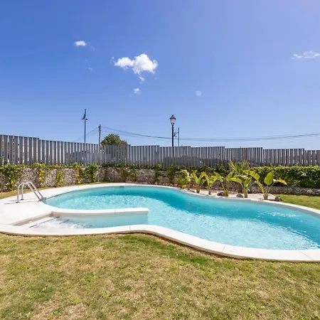 Pass The Keys Entire Luxurious 3 Bedroom Penthouse דירה פואנגירולה