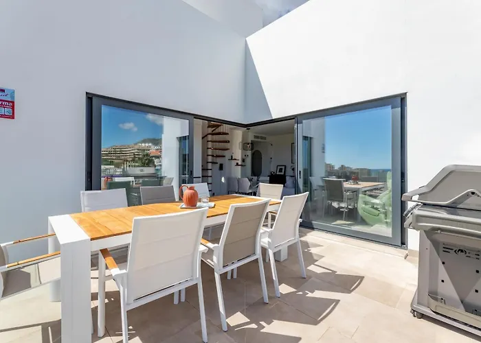 Pass The Keys Entire Luxurious 3 Bedroom Penthouse *