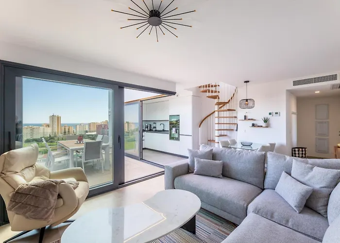 Pass The Keys Entire Luxurious 3 Bedroom Penthouse *