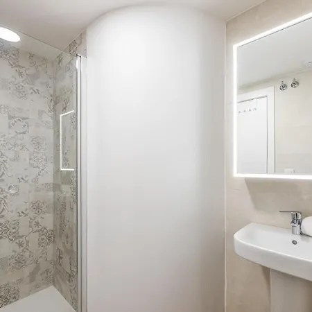 דירה Pass The Keys Entire Luxurious 3 Bedroom Penthouse פואנגירולה