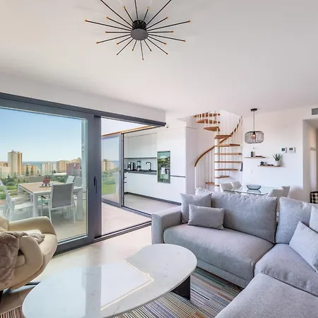 Pass The Keys Entire Luxurious 3 Bedroom Penthouse *